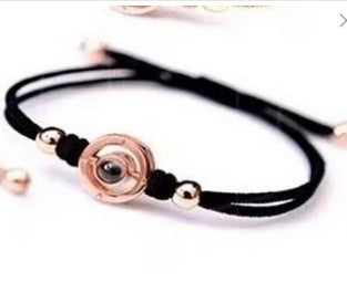 Couple?s bracelet with vibration feedback