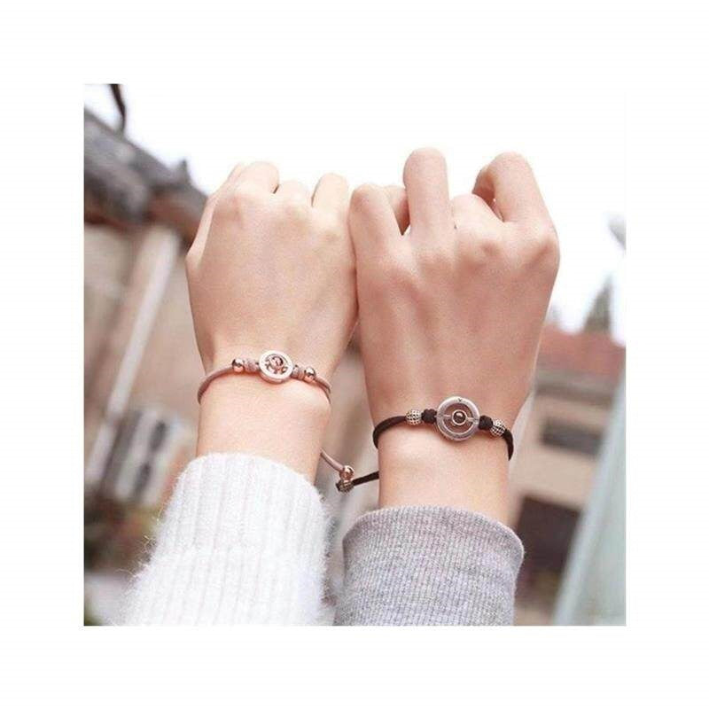 Couple?s bracelet with vibration feedback