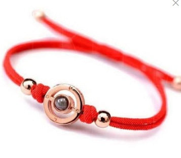 Couple?s bracelet with vibration feedback