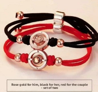 Couple?s bracelet with vibration feedback